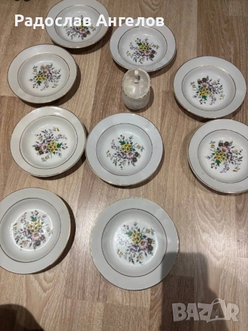 Керамични чиний и порцеланова захарница със златни нишки