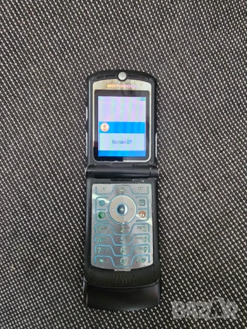Сгъваем Телефон мида МОТОРОЛА v3  MOTOROLA v3 модел 2004, снимка 2 - Motorola - 51141932