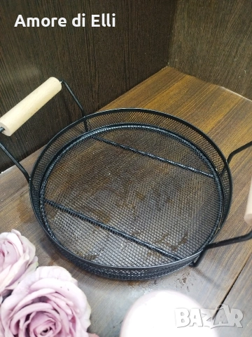 НОВ Кръгъл метален поднос "Индустриален стил" с дървени дръжки