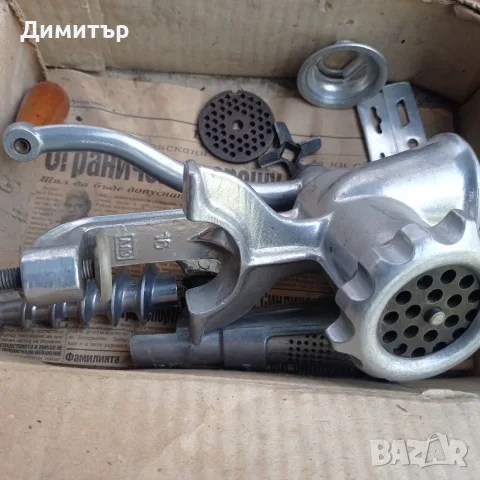Пълен соц комплект: Руска ръчна месомелачка (ГОСТ 4025-73) + приставка за домати и 2 решетки, снимка 2 - Месомелачки - 55720484