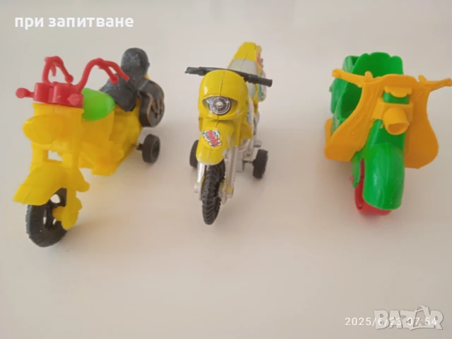 3 бр. мотори пластмаса, 1:18 , снимка 3 - Колекции - 41968488