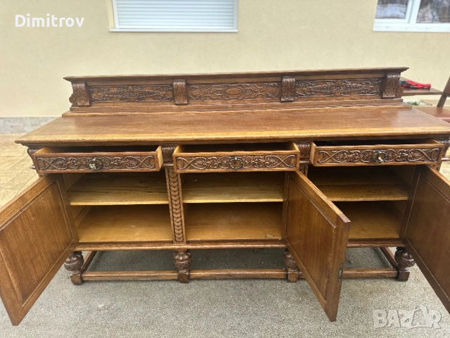 Масивна ретро креденца / бюфет с дърворезба и заключващи се чекмеджета, снимка 6 - Бюфети - 53958341