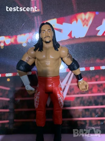 Екшън фигура WWE Jimmy Uso Джими Усо The Bloodline Battle Pack Mattel figure играчка, снимка 10 - Фигурки - 48933385