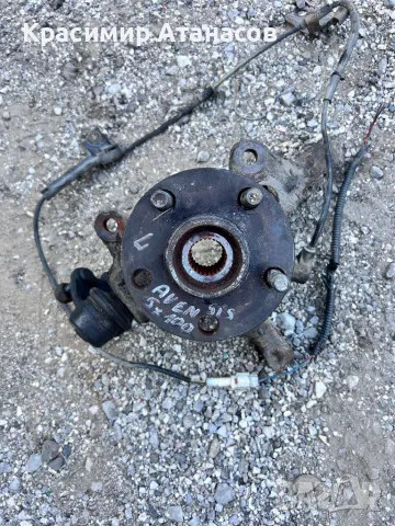 Шенкел главина предна лява за Тойота Авенсис T25. 2.0 D-4D.126кс.5Х100, снимка 3 - Части - 47503155