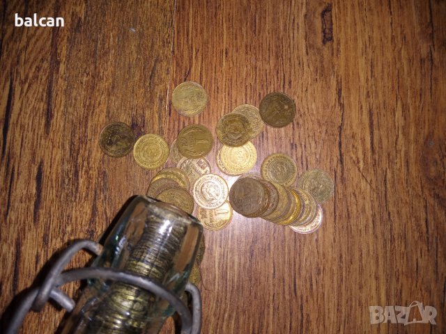 Старо шише пълно с монети от 1 стотинка НРБ , снимка 3 - Нумизматика и бонистика - 37967313