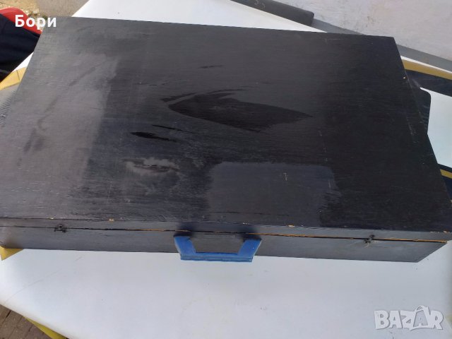 Голям дървен куфар