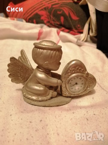 Часовник малко ангелче