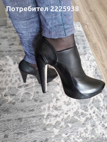 Боти от естествена кожа на Roland Mouret, снимка 2 - Дамски боти - 52464832