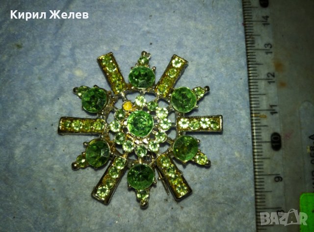 ПРЕКРАСНА СРЕБРИСТА АЖУРНА РЕТНО АРТ БРОШКА ИНКРУСТИРАНА с ИСКРЯЩИ ФАСЕТИРАНИ ЗЕЛЕНИ КРИСТАЛИ 17923, снимка 9 - Други - 42090466