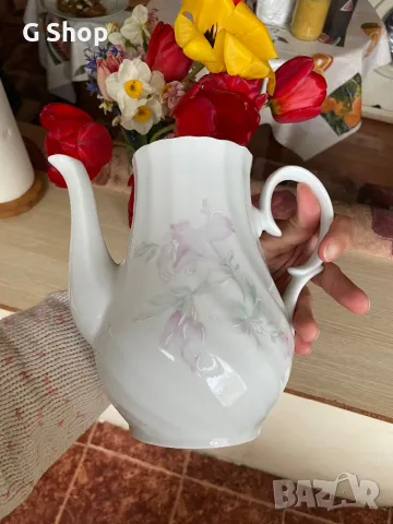 Масивна стара порцеланова кана бяла с цветя 2литра