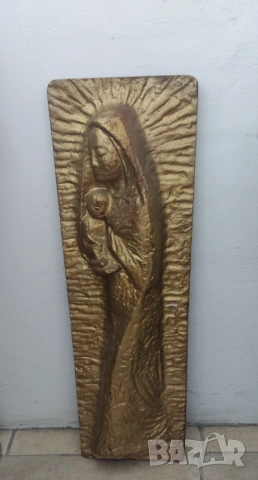 Масивно религиозно чугунено стенно пано Дева Мария с Младенеца