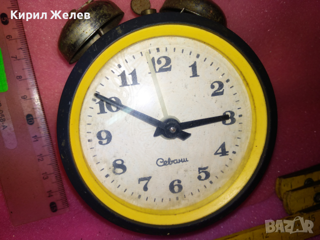 СЕВАНИ Стар РЯДЪК КОЛЕКЦИОНЕРСКИ РУСКИ БУДИЛНИК МЕХАНИЧЕН НАСТОЛЕН ЧАСОВНИК СЕВАНИ СССР 16935, снимка 2 - Антикварни и старинни предмети - 44549398