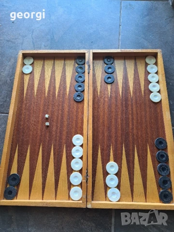 Стара табла за игра     8/4