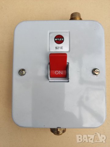 Триполюсен неутрален изолатор Wylex 921 e, прекъсвач, шалтер . 