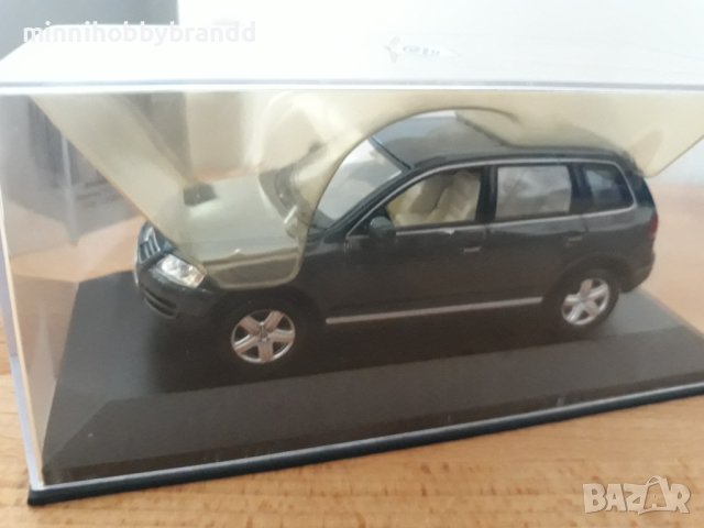 Volkswagen Touareg 1.43 V 10 TDI Green petrolium Minichamps., снимка 2 - Колекции - 40389103