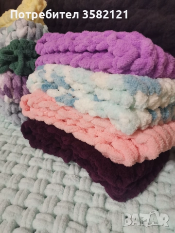 Ръчно плетен пухкав шал, снимка 2 - Шалове - 52113250