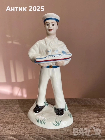 Винтидж порцеланова статуетка „Моряк с кораб“, Коростенски порцеланов завод, СССР