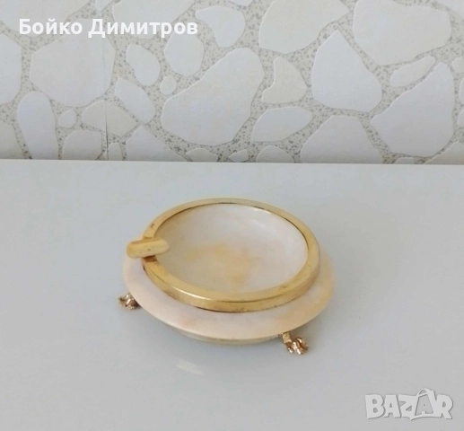 Мраморен пепелник