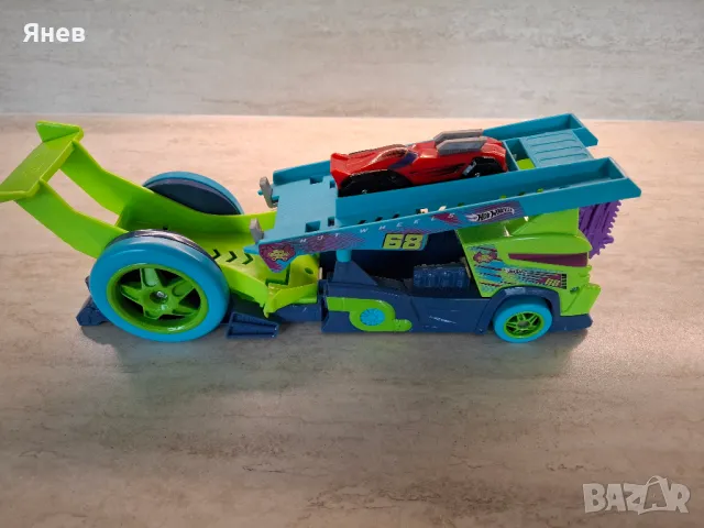 Hot Wheels Split Seeders Камион изстрелвачка