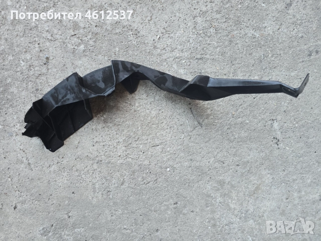 Оригинален десен държач/водач за задна броня на Фолксваген Голф 4, снимка 2 - Части - 52413958