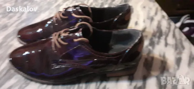Продавам мъжки кожени лачени обувки