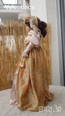 Порцеланова кукла със стойка , снимка 3 - Кукли - 39090559