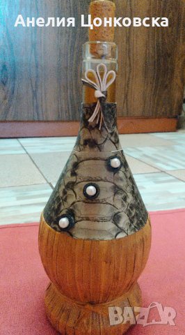 Декорирана бутилка с ест.кожа и ратан, снимка 1
