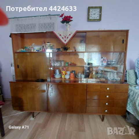 Бюфет със витрини.Кафяв ,лак, снимка 3 - Бюфети - 51453861
