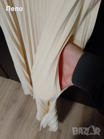 Плесирана рокля, снимка 5 - Рокли - 54173825