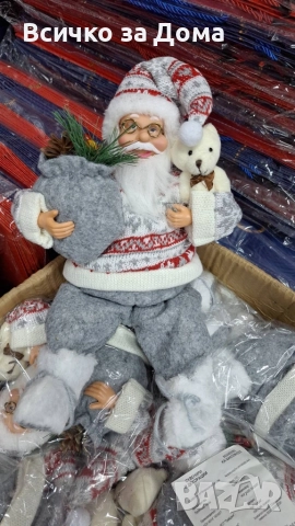 Дядо Коледа с торба и мече 