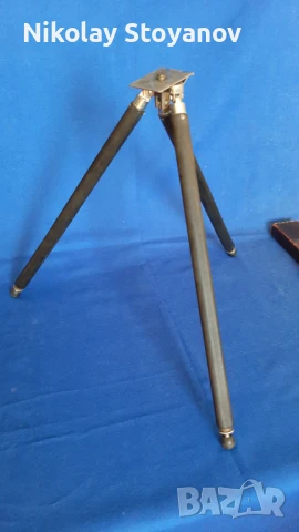 Стар месингов триножник с кожен кълъф, снимка 2 - Антикварни и старинни предмети - 51326258