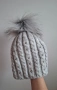 сива плетена зимна шапка с мъниста и пухкав помпон, снимка 1