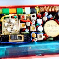 Стар мини транзистор, снимка 4 - Антикварни и старинни предмети - 37563427