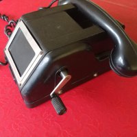 Бакелитен телефонен апарат с манивела , снимка 1 - Антикварни и старинни предмети - 43864610