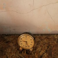 Часовници , снимка 2 - Антикварни и старинни предмети - 36479955
