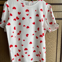 Блуза на сърцa- нова, снимка 1 - Тениски - 44566292