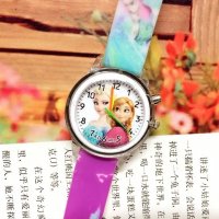 Елза Ана Frozen  Замръзналото кралство Светещ детски ръчен часовник , снимка 2 - Детски - 31766676