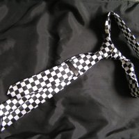 вратовръзка шахматна шарка ,кафе рейсър,шахматени лепенки, снимка 3 - Фен артикули - 22583101