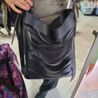 Екстравагантна черна чанта,тип торба, снимка 1 - Чанти - 39959655