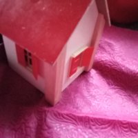 Дървена къщичка с малки Барбита , снимка 1 - Кукли - 38919949