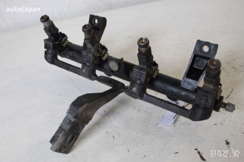 Горивна рейка и бензинови дюзи Пежо 206 1.4 75кс 2врати 02г Peugeot 206 1.4 75hp 2002, снимка 1