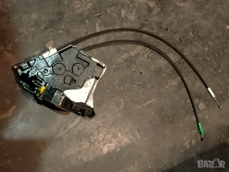 Предна лява брава - заключващ механизъм за TOYOTA Yaris (XP130), снимка 1