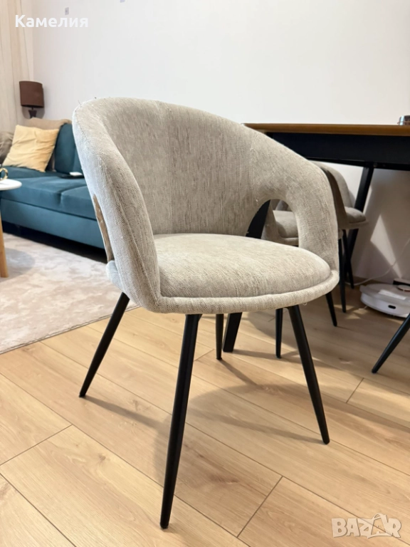 Четири красиви и много удобни трапезарни столове, снимка 1