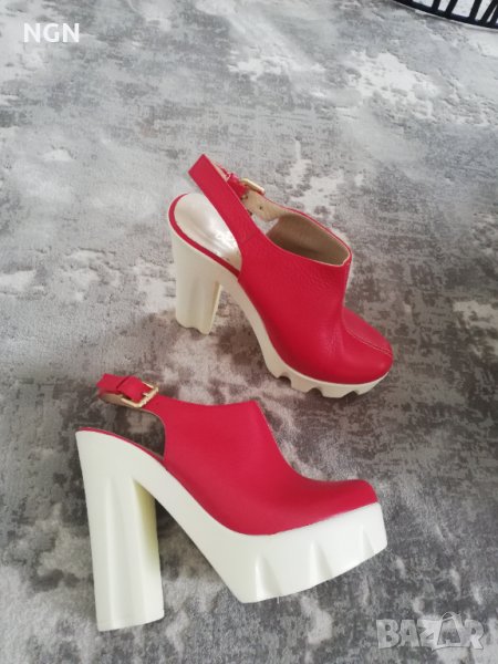 Модерни дамски сандали в червен цвят. Промо цена само 39.00 лева. , снимка 1