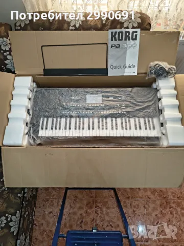 ПРОДАВАМ:Korg PA 300  в  Кашон почти не е използван.