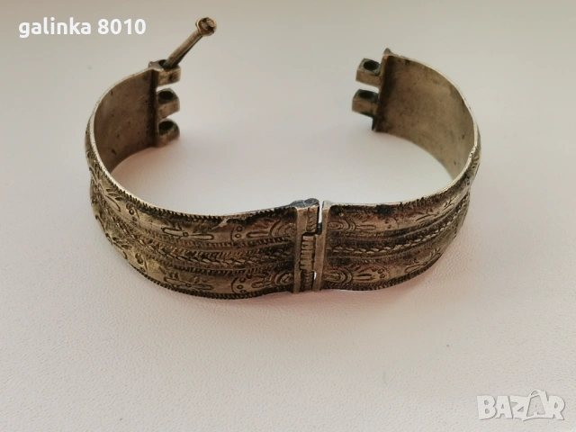 Стара бронзова възрожденска гривна