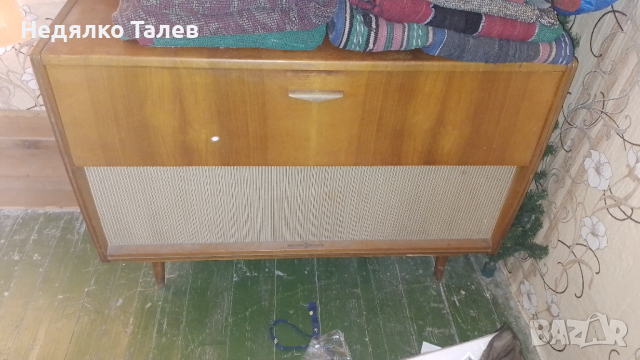Старинен музикален шкаф с радио и грамофон, снимка 2 - Радиокасетофони, транзистори - 44683303