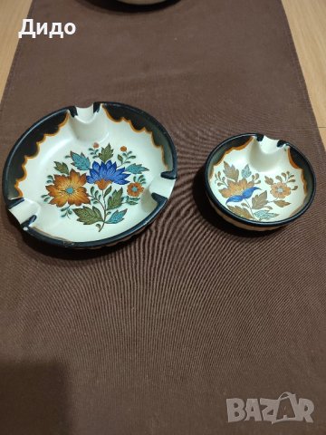 Комплект от два пепелника.