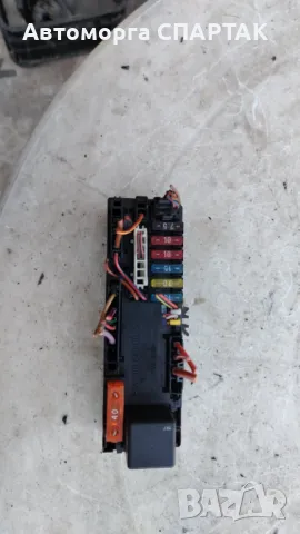 Оригинално многофункционално реле на Mercedes; K40 Реле с кутия с предпазители; Отделение за краката