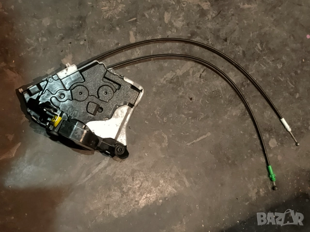 Предна лява брава - заключващ механизъм за TOYOTA Yaris (XP130)